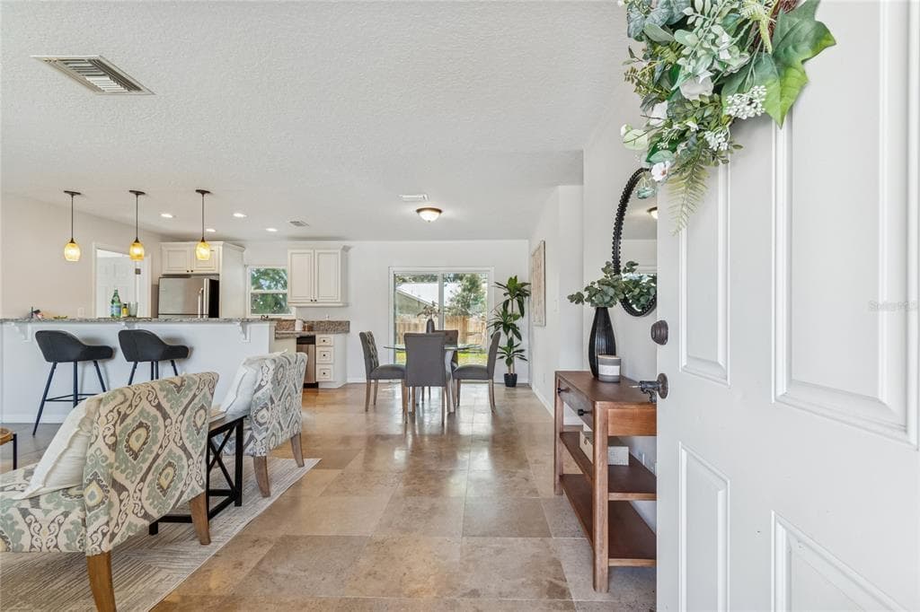 145 AVON Drive, SAFETY HARBOR, FL 34695 photo 4