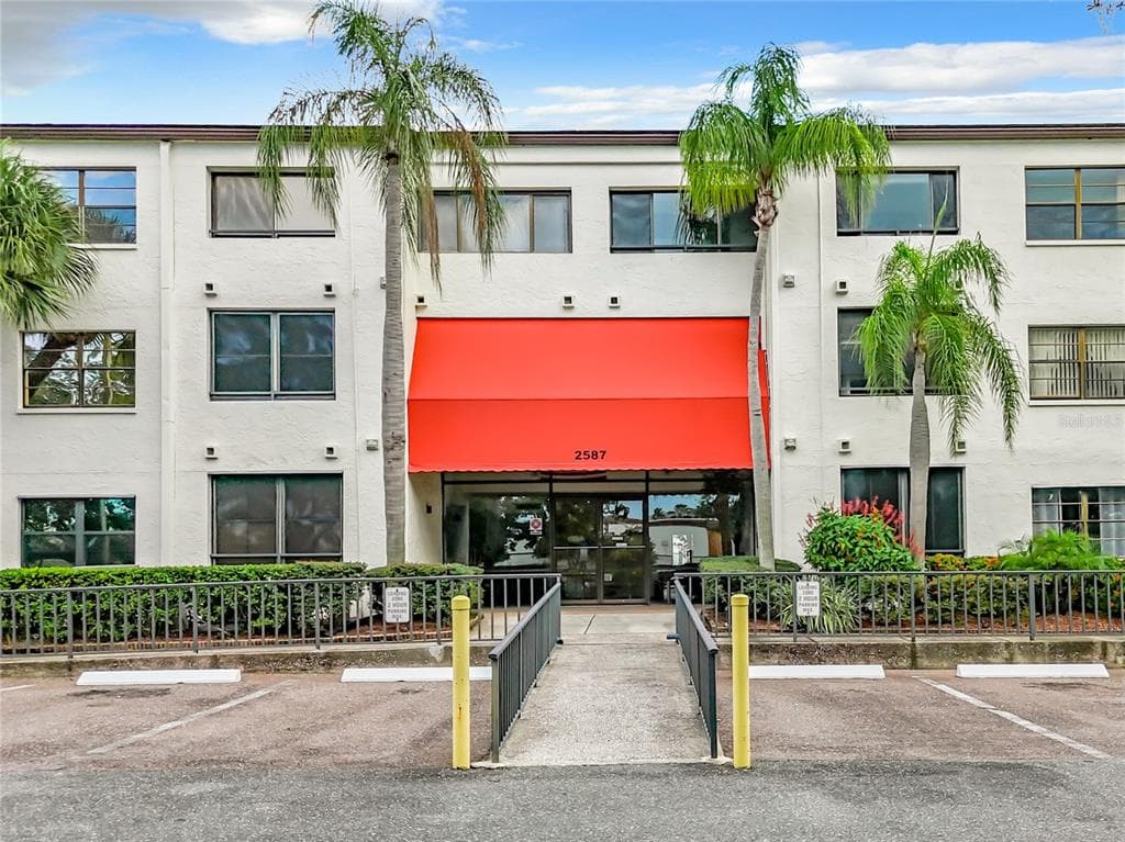 2587 COUNTRYSIDE Boulevard Unit 6111, CLEARWATER, FL 33761