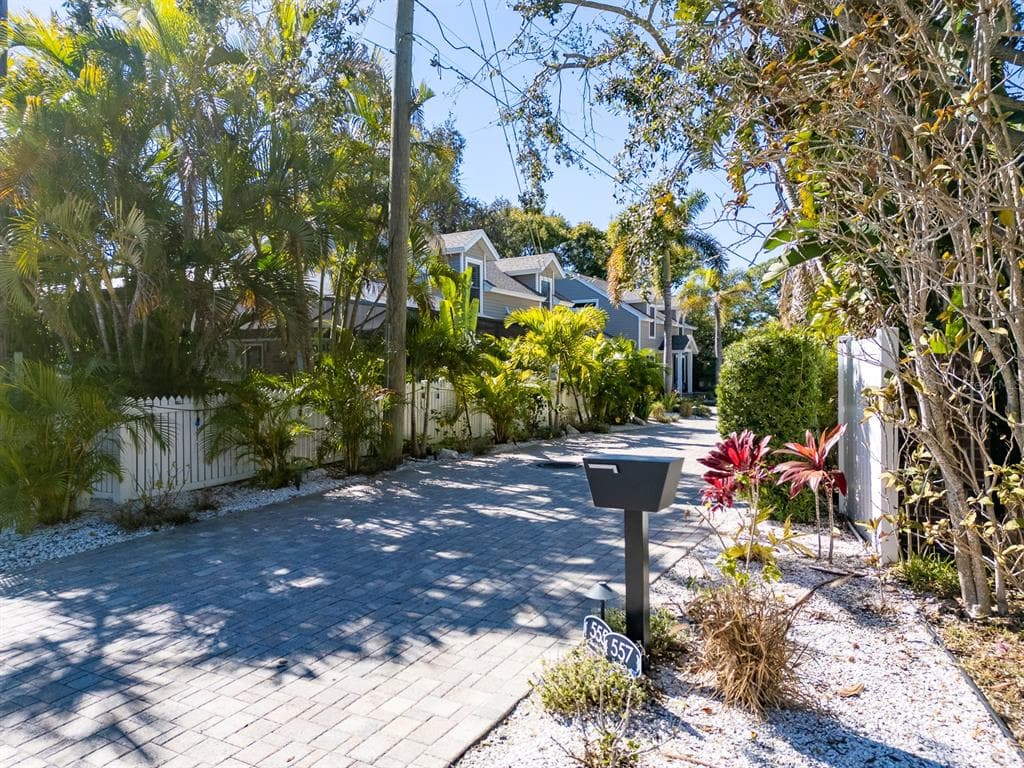 557 FL AVENUE, PALM HARBOR, FL 34683 photo 3