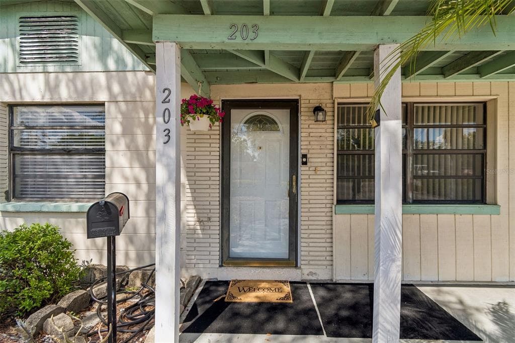 203 LINEBAUGH Avenue, TAMPA, FL 33612 photo 4