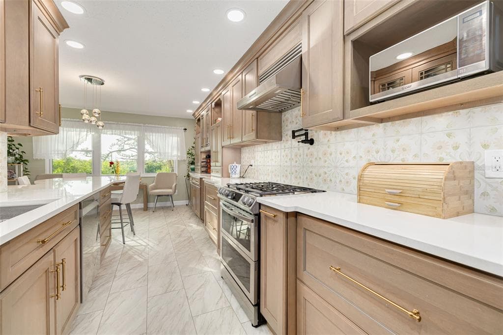 8198 TERRACE GARDEN DRIVE, Unit# 202, ST PETERSBURG, FL, 33709 photo 3