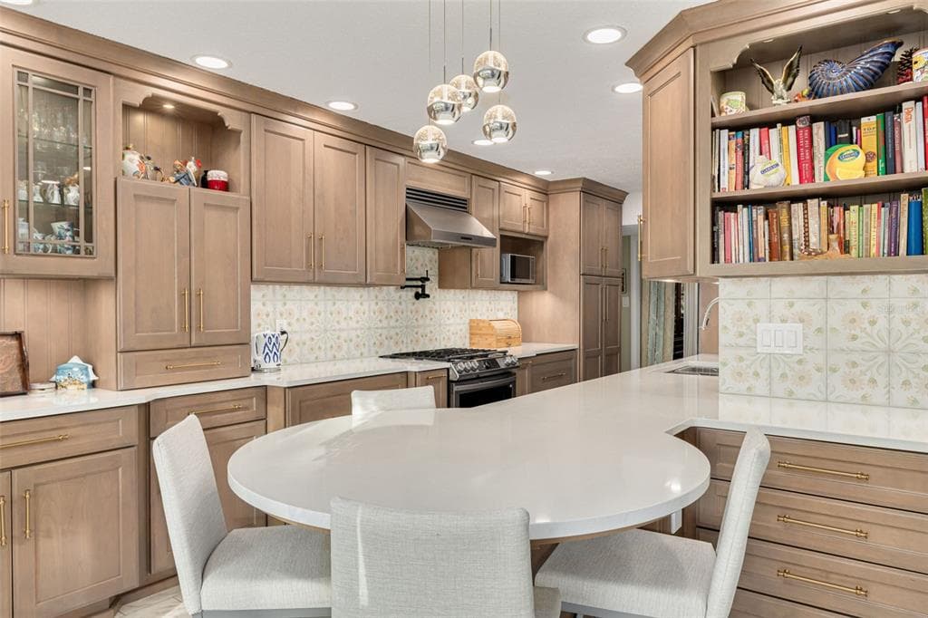 8198 TERRACE GARDEN DRIVE, Unit# 202, ST PETERSBURG, FL, 33709 photo 4