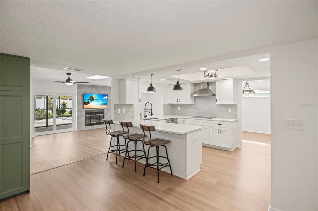 1869 MARLA Court, DUNEDIN, FL 34698 photo 4