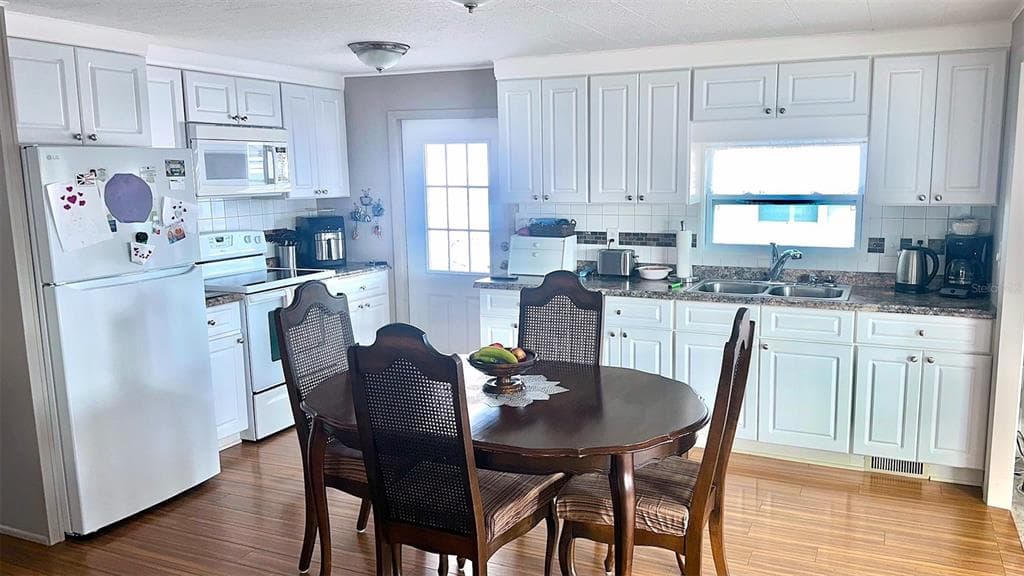 2000 BAY DRIVE Unit 30, LARGO, FL 33771 photo 3