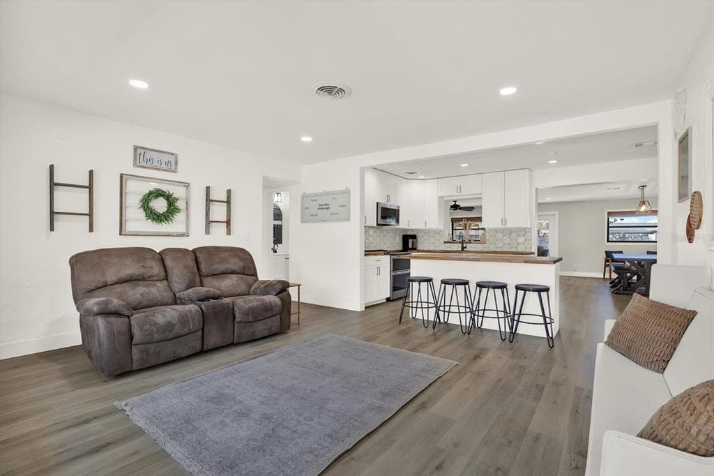 6060 39TH AVENUE, Street PETERSBURG, FL 33709 photo 3