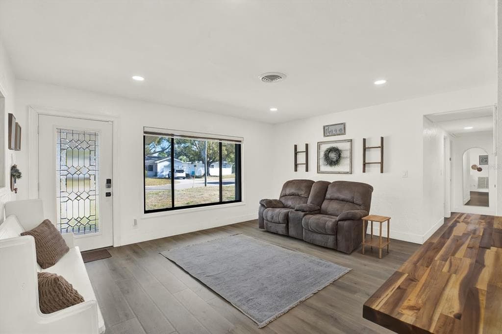 6060 39TH AVENUE, Street PETERSBURG, FL 33709 photo 4