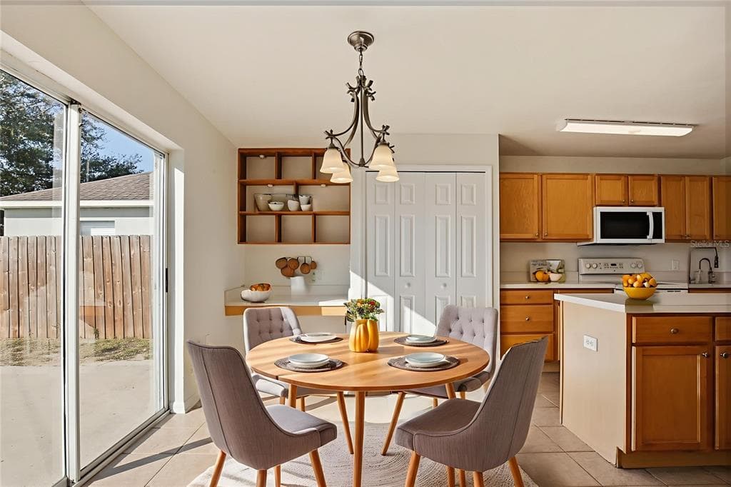 1046 BRENTON LEAF DRIVE, RUSKIN, FL 33570 photo 3