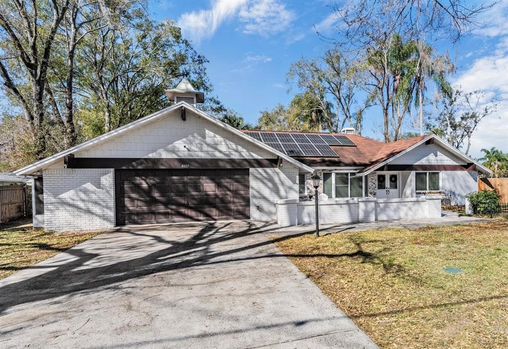 4007 HUDSON LANE, TAMPA, FL 33618