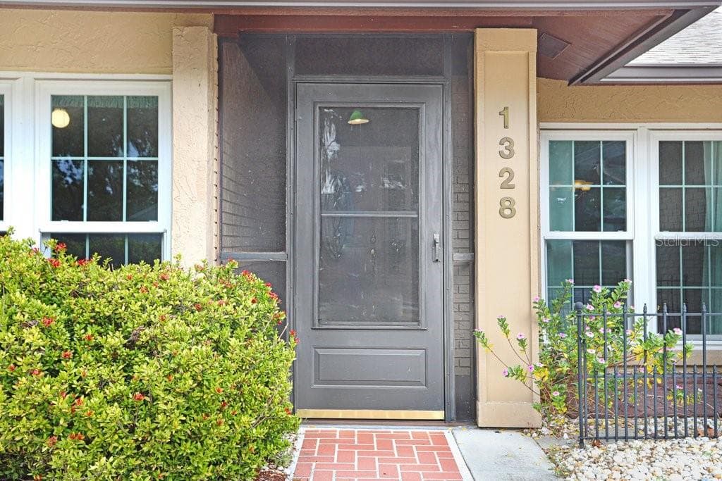 1328 CORNER OAKS DRIVE, BRANDON, FL 33510 photo 3