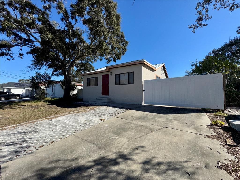 9805 46TH STREET, TAMPA, FL 33617 photo 2