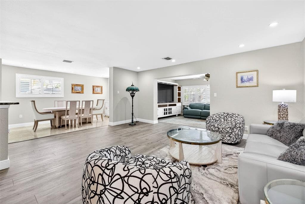 8718 TAHITI Lane, TAMPA, FL 33615 photo 5