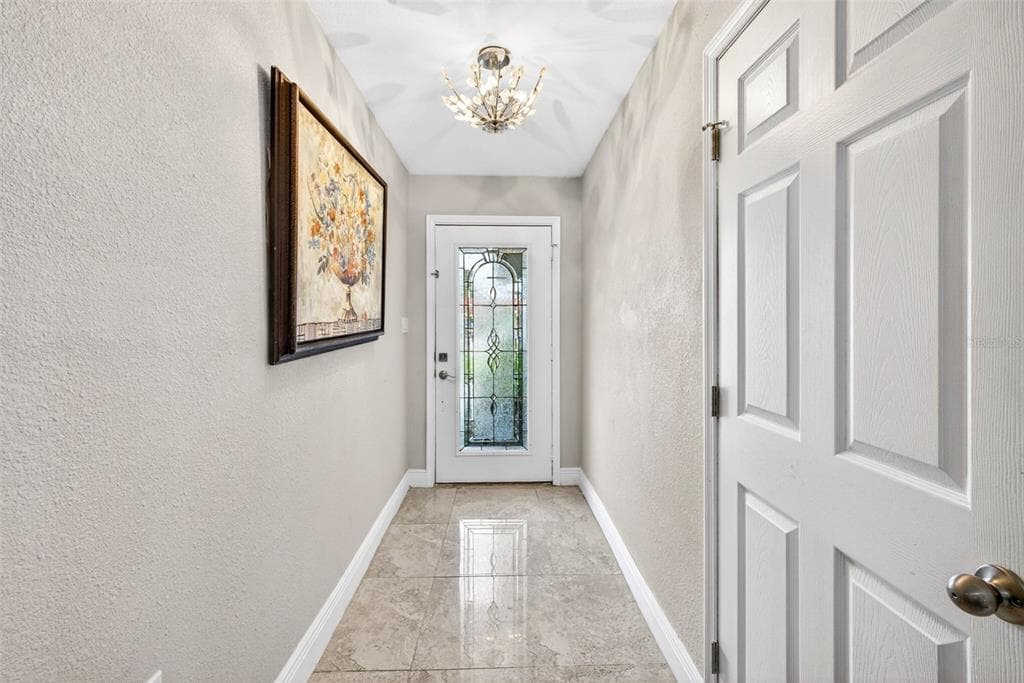 8718 TAHITI Lane, TAMPA, FL 33615 photo 4