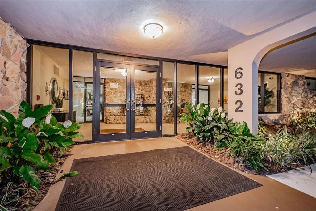 632 EDGEWATER DRIVE Unit 437, DUNEDIN, FL 34698 photo 2