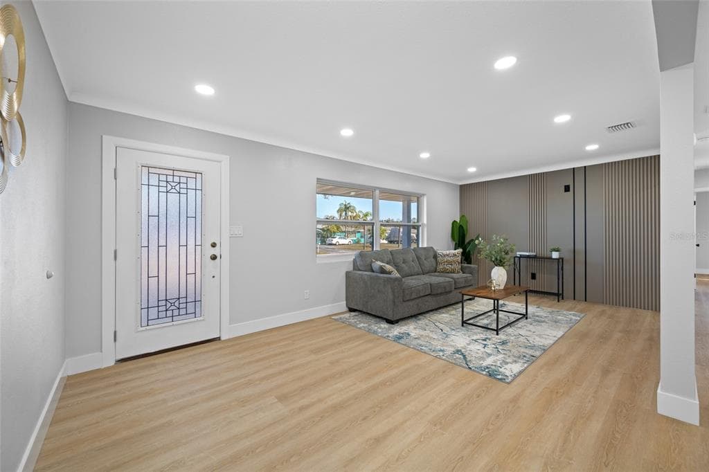 11702 84TH AVENUE, SEMINOLE, FL 33772 photo 3