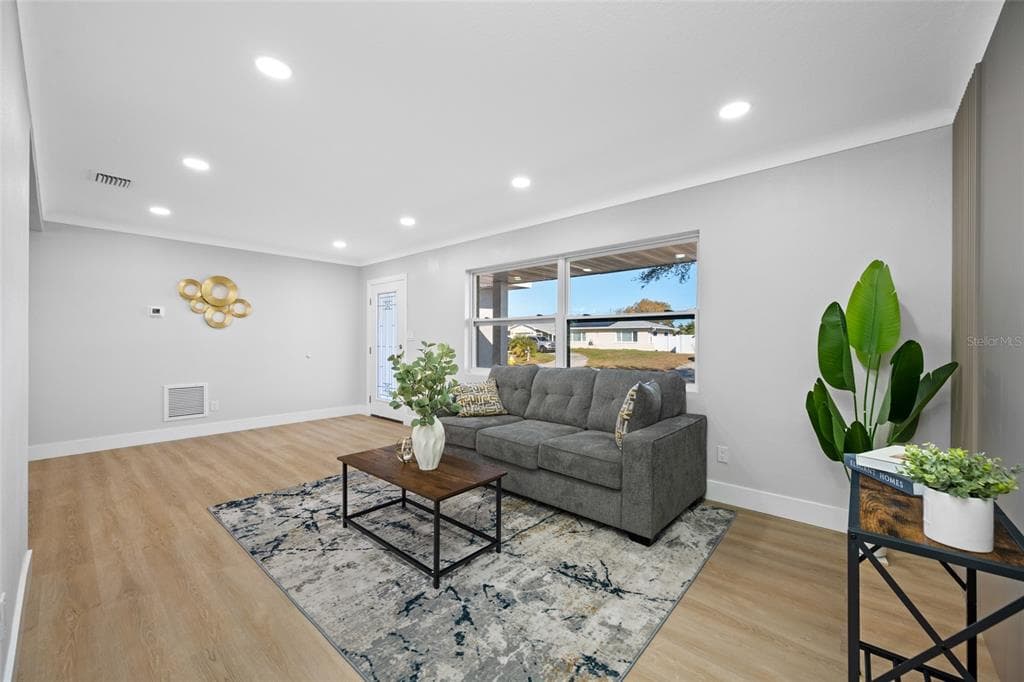 11702 84TH AVENUE, SEMINOLE, FL 33772 photo 4