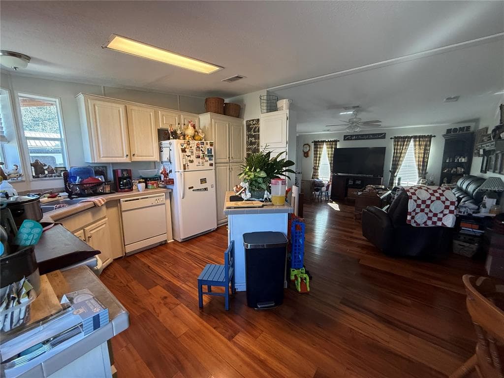 39020 KIRKLAND Drive, ZEPHYRHILLS, FL 33542 photo 4