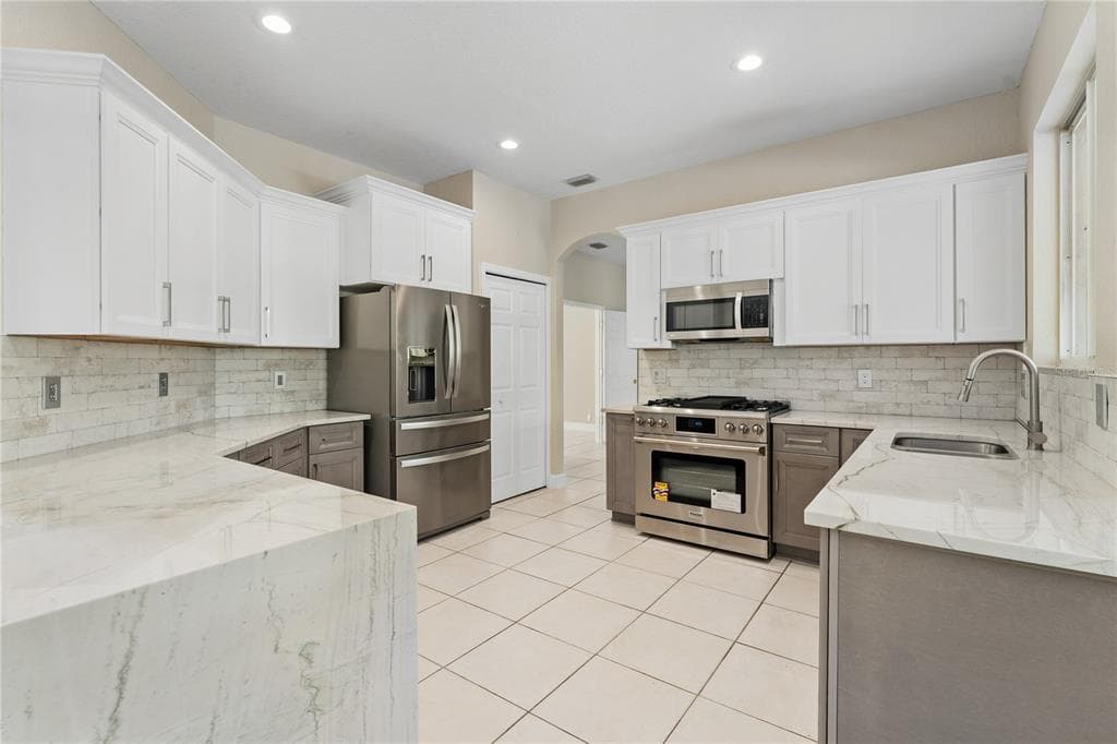 10239 GARDEN ALCOVE DRIVE, TAMPA, FL 33647 photo 2