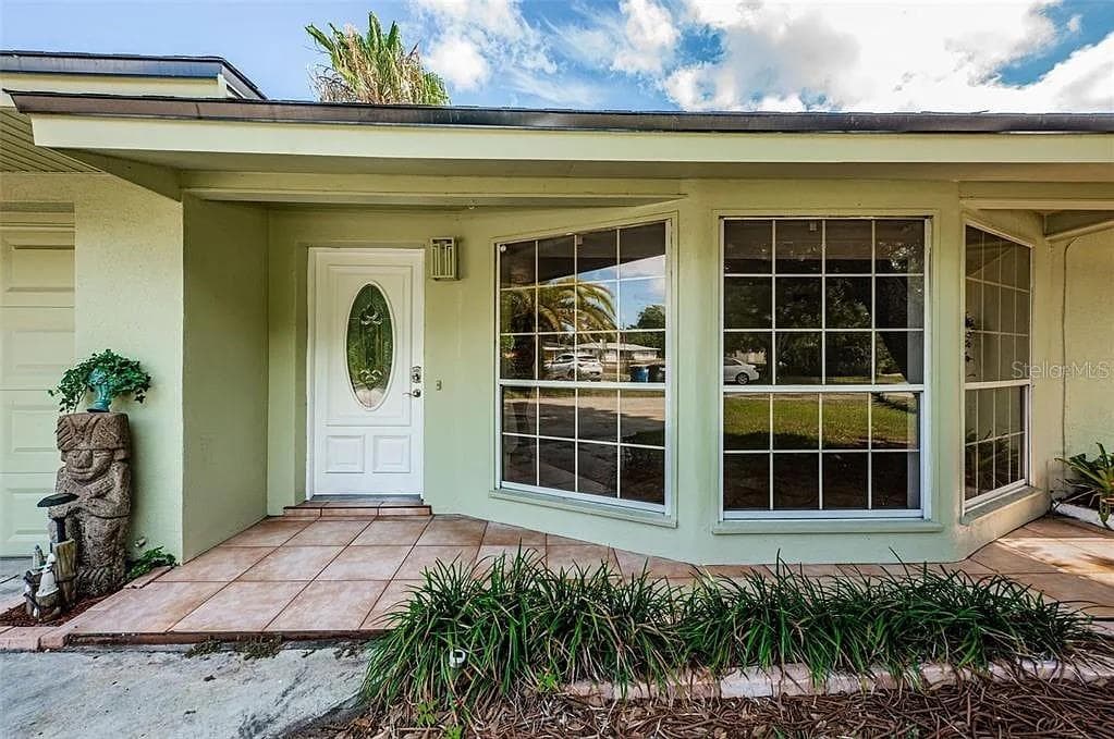 1806 BEVERLY Circle, CLEARWATER, FL 33764 photo 2