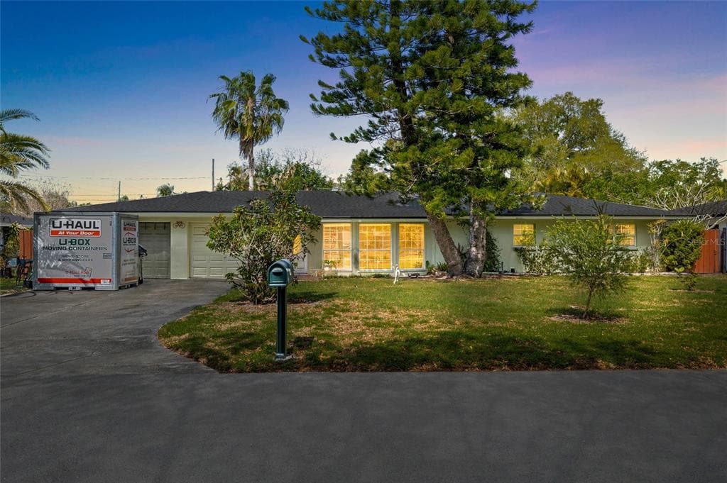 1806 BEVERLY Circle, CLEARWATER, FL 33764 photo 3