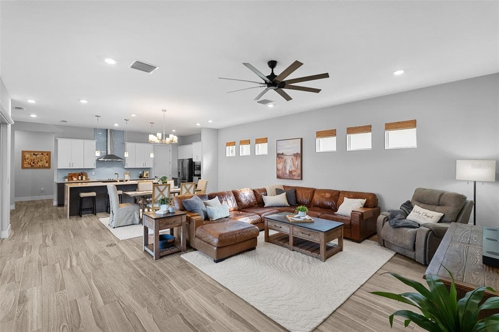 8249 IVY STARK Boulevard, WESLEY CHAPEL, FL 33545 photo 3