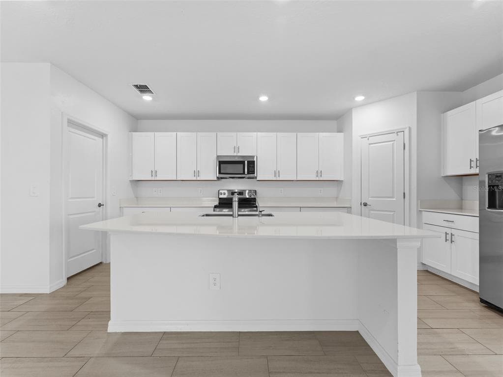 11628 RADIANT SHORE LOOP, SAN ANTONIO, FL, 33576 photo 4