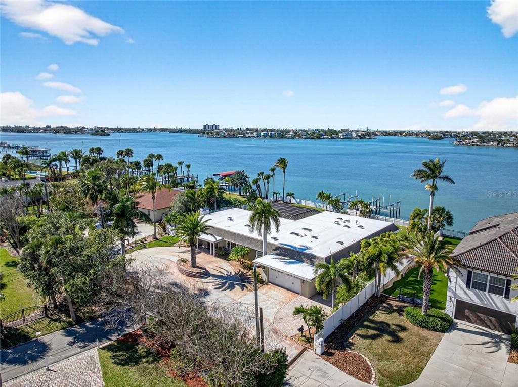 2326 SETON LANE, LARGO, FL 33774 photo 4