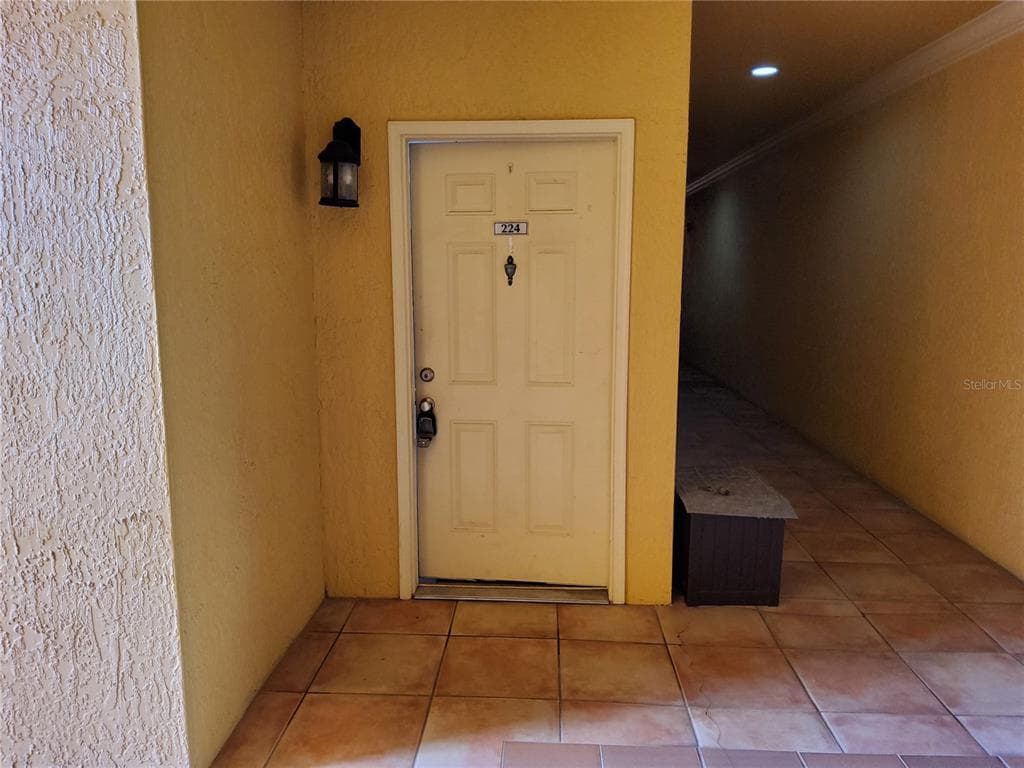 4333 BAYSIDE VILLAGE Drive Unit 224, TAMPA, FL 33615 photo 2