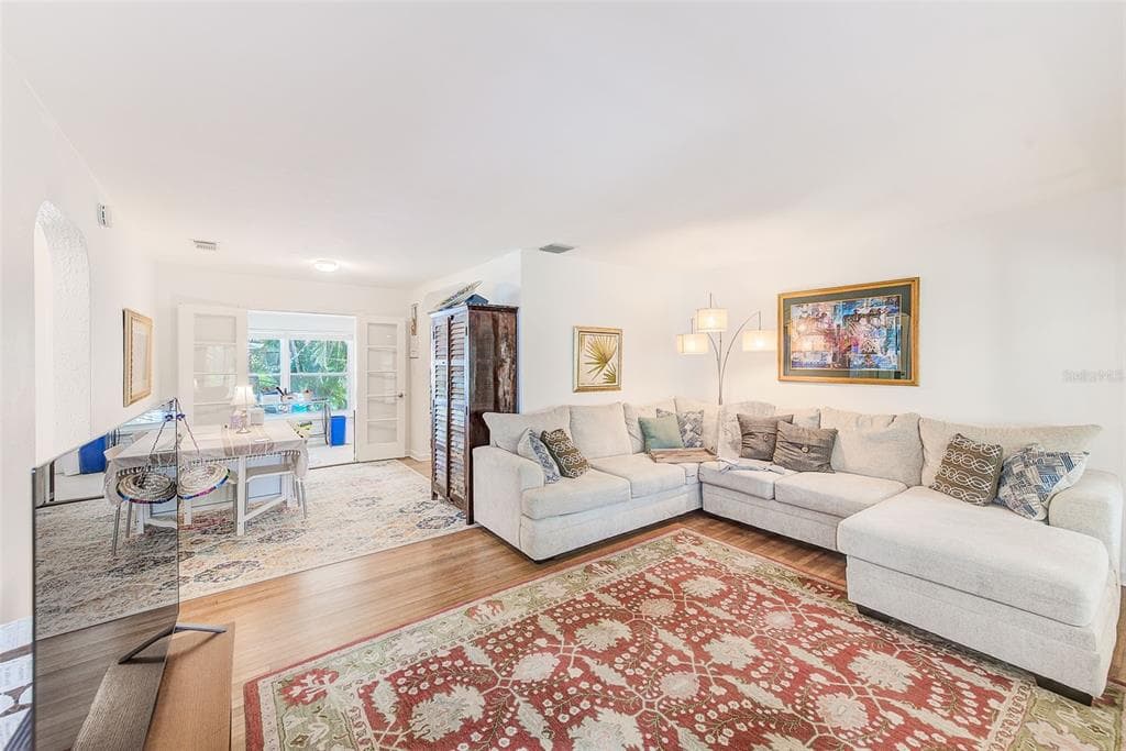 240-242 MATEO WAY, Street PETERSBURG, FL 33704 photo 3