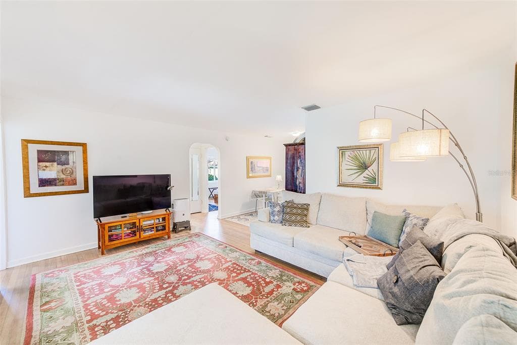 240-242 MATEO WAY, Street PETERSBURG, FL 33704 photo 4