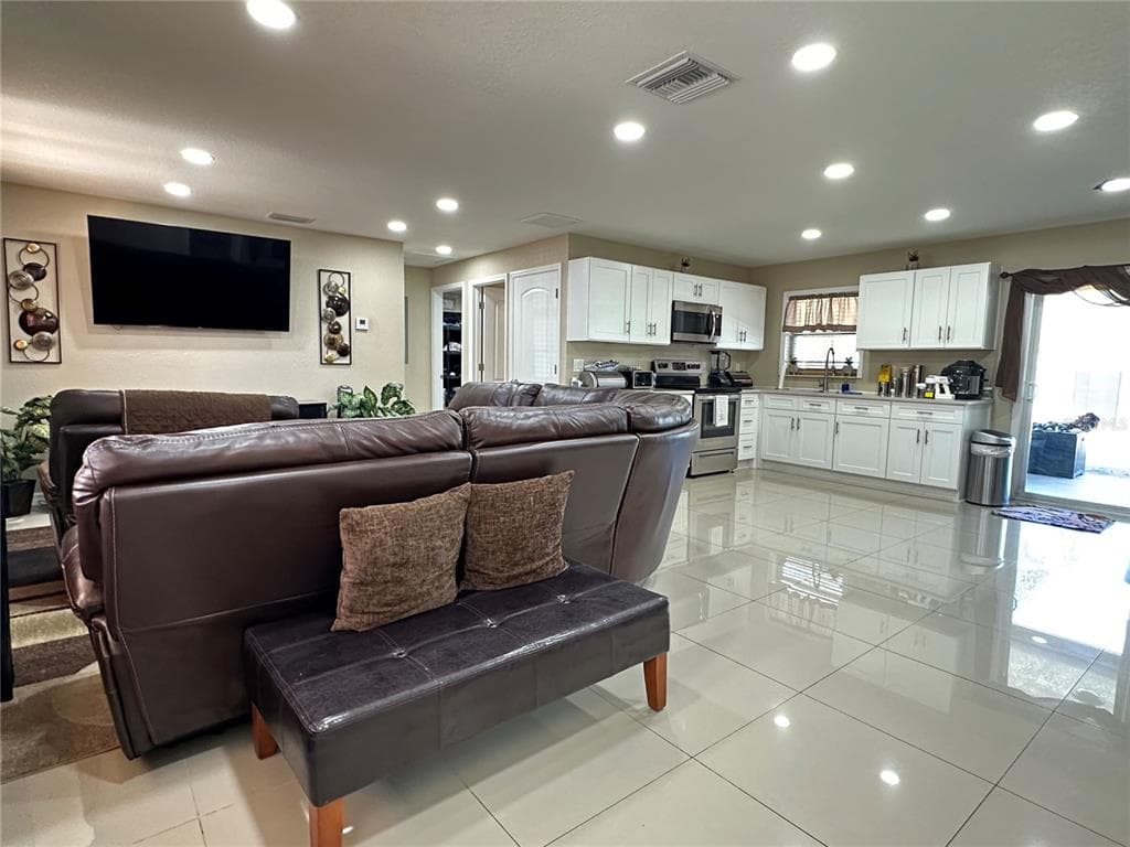 505 130TH AVENUE, TAMPA, FL 33612 photo 5