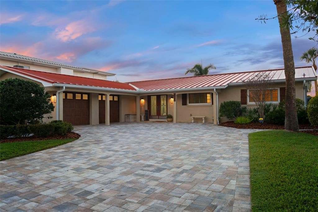 3936 VERSAILLES Drive, TAMPA, FL 33634 photo 2