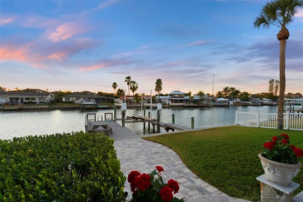 3936 VERSAILLES Drive, TAMPA, FL 33634 photo 3