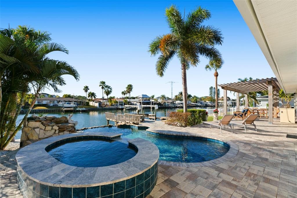 3936 VERSAILLES Drive, TAMPA, FL 33634