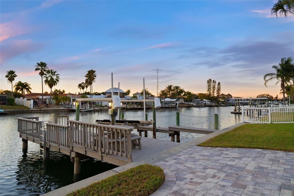 3936 VERSAILLES Drive, TAMPA, FL 33634 photo 4