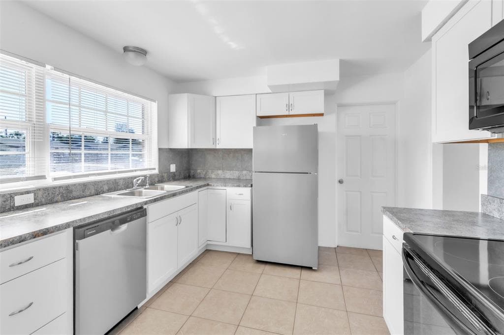 13963 TRINIDAD DRIVE, SEMINOLE, FL 33776 photo 5