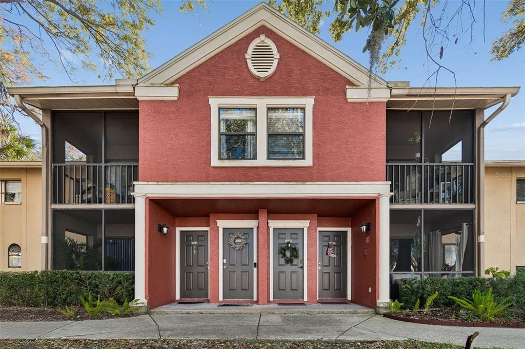 5754 BAYWATER Drive, TAMPA, FL 33615 photo 3