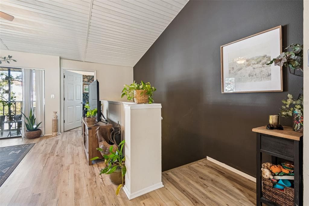 5754 BAYWATER Drive, TAMPA, FL 33615 photo 5