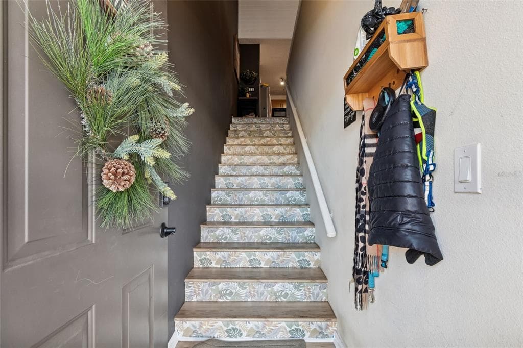 5754 BAYWATER Drive, TAMPA, FL 33615 photo 4