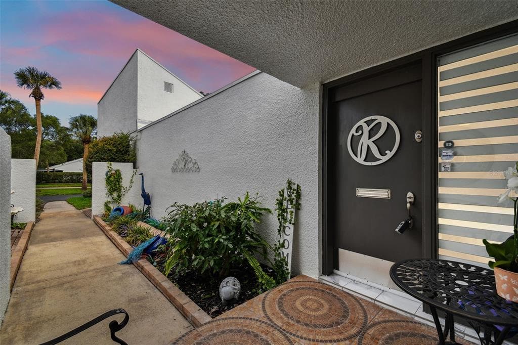 14135 CYPRESS CIRCLE, TAMPA, FL 33618 photo 2