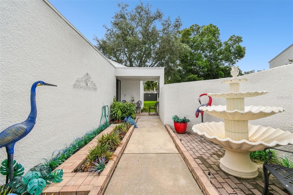 14135 CYPRESS CIRCLE, TAMPA, FL 33618 photo 3