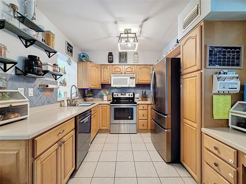 3213 56TH WAY, Street PETERSBURG, FL 33710 photo 2