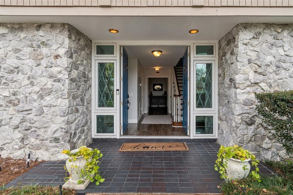 11713 PHOENIX CIRCLE, TAMPA, FL 33618 photo 3