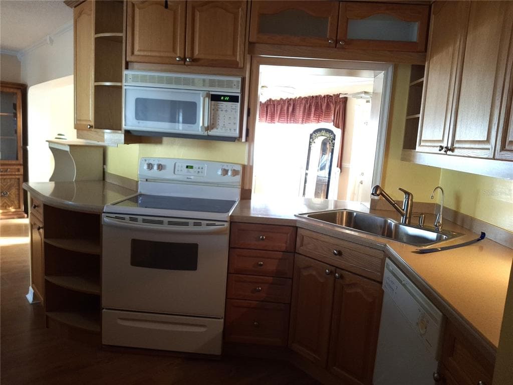 9305 120TH Lane, SEMINOLE, FL 33772 photo 4