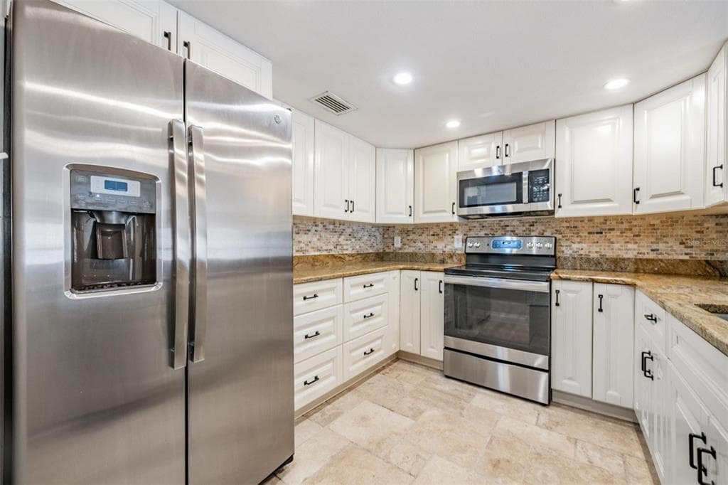 13602 VILLAGE Drive Unit 1204, TAMPA, FL 33618 photo 2