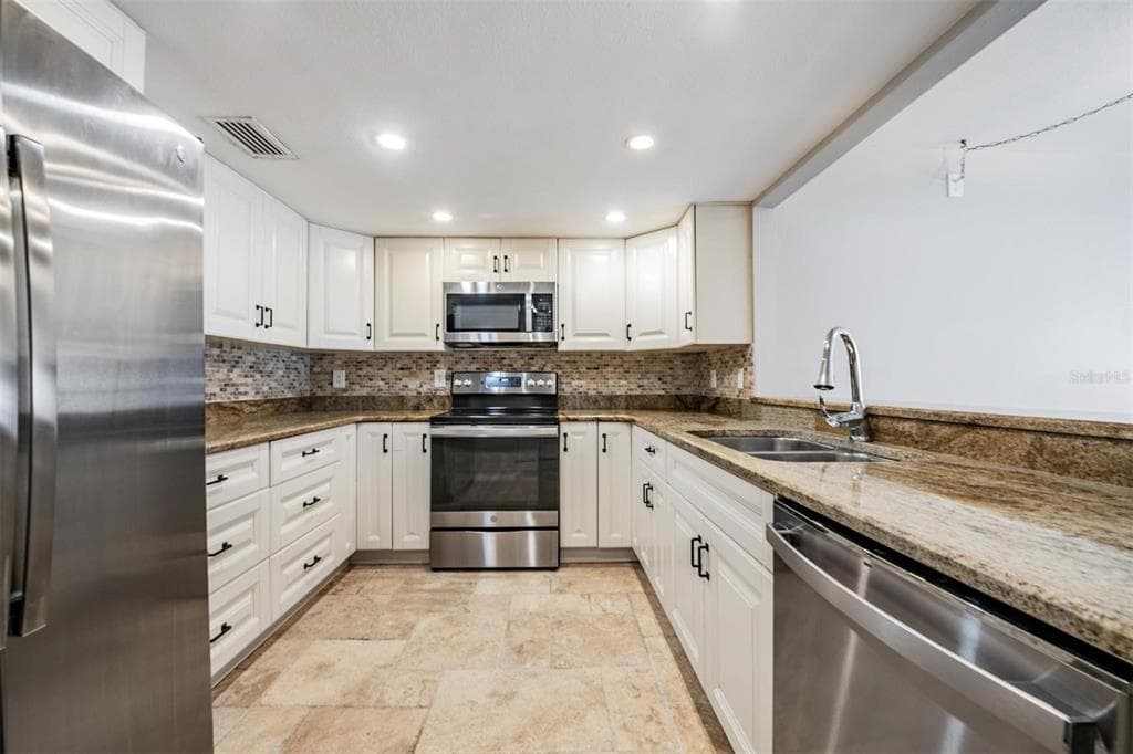 13602 VILLAGE Drive Unit 1204, TAMPA, FL 33618 photo 3