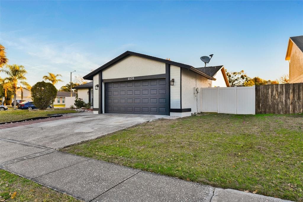 6539 SEAFAIRER DRIVE, TAMPA, FL 33615 photo 3