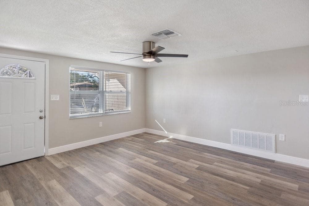 7605 FOX HOLLOW Drive, PORT RICHEY, FL 34668 photo 5