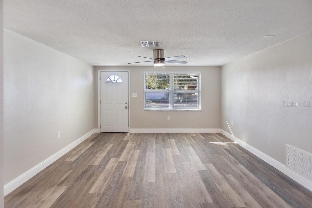 7605 FOX HOLLOW Drive, PORT RICHEY, FL 34668 photo 4