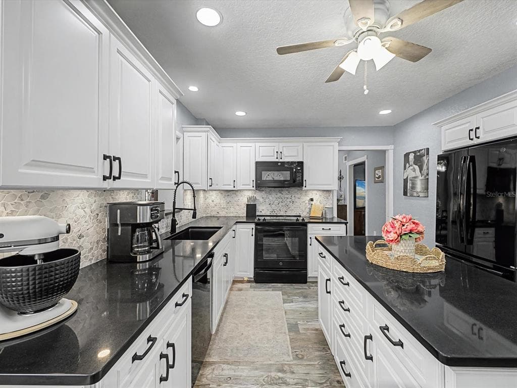 24420 LANARK Road, BROOKSVILLE, FL 34601 photo 3