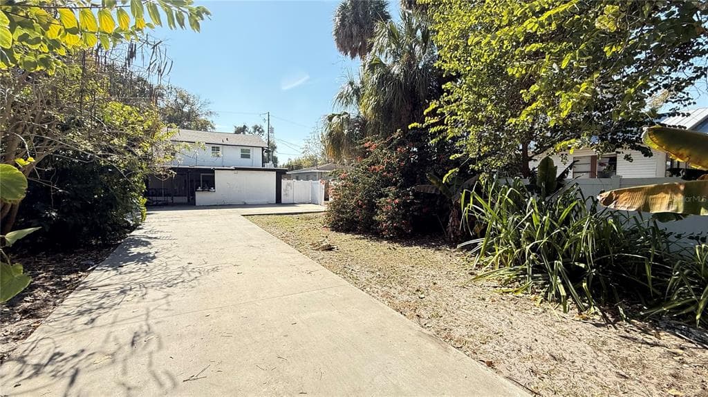 806 ROBLES STREET, TAMPA, FL 33602